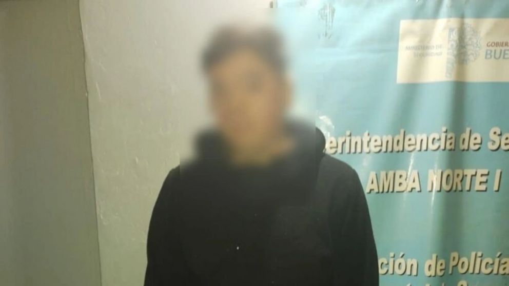 Este es el sujeto que fue aprehendido por las autoridades policiales.