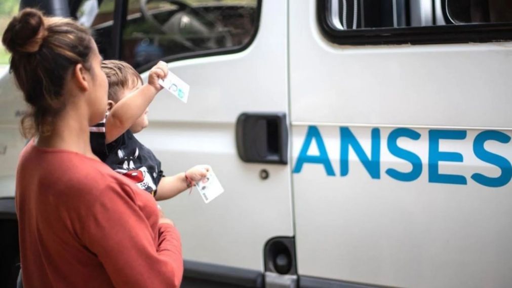 ANSES pagará un nuevo refuerzo clave a titulares de la AUH y la AUE en noviembre 2025 (Imagen ilustrativa).