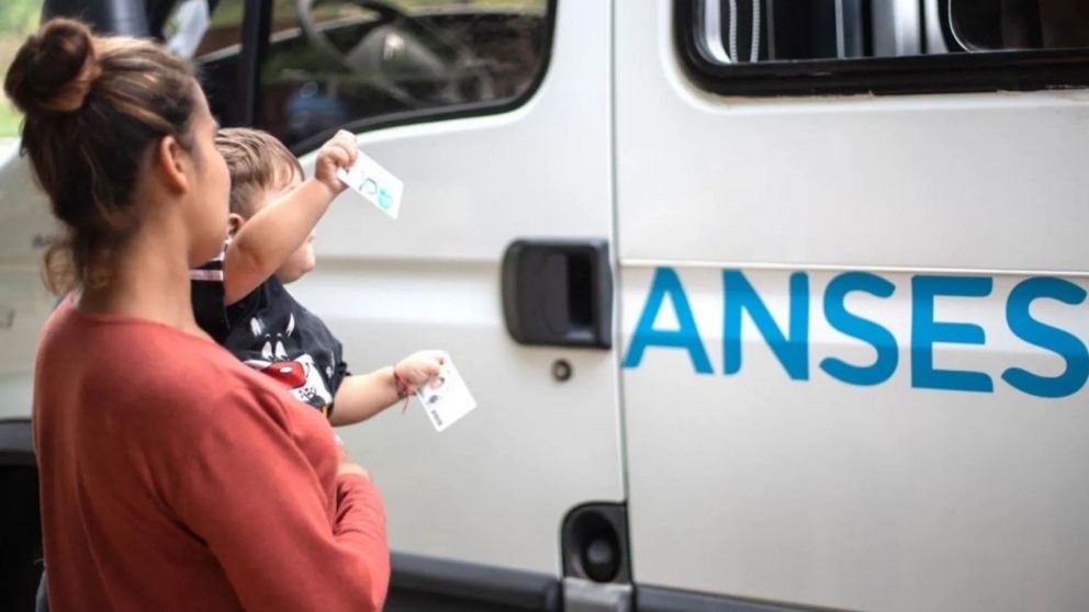 ANSES pagar� un nuevo refuerzo clave a titulares de la AUH y la AUE en noviembre 2025 (Imagen ilustrativa).