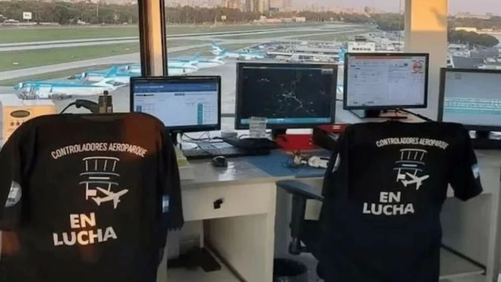 Controladores aéreos convocan a nueve paros (Archivo).