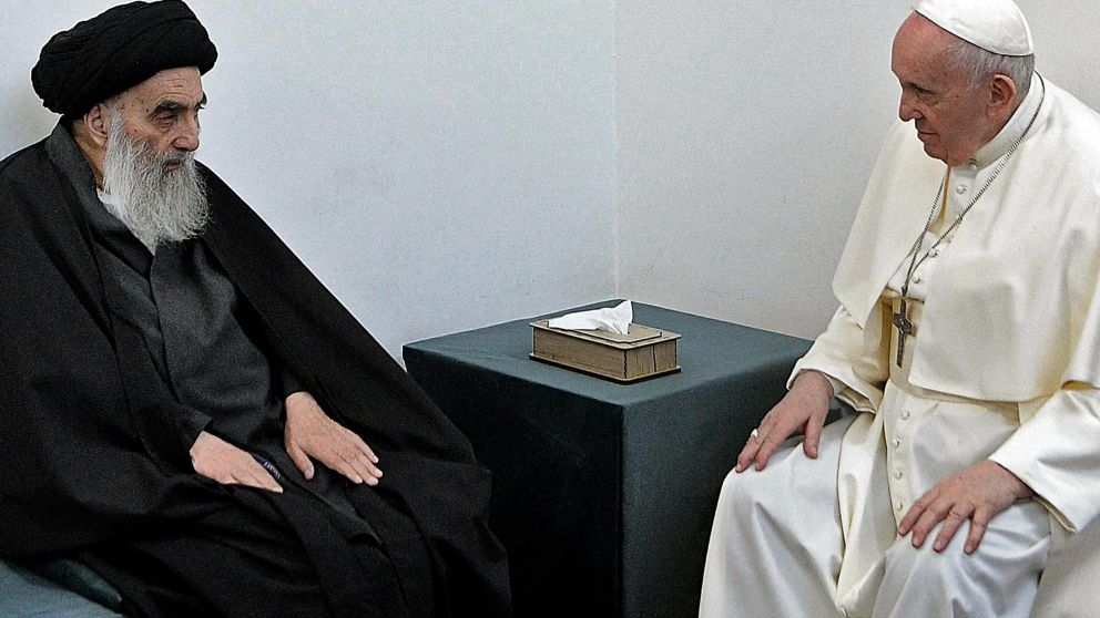 El Papa Francisco, junto al gran ayatollah Ali al-Sistani (Télam).