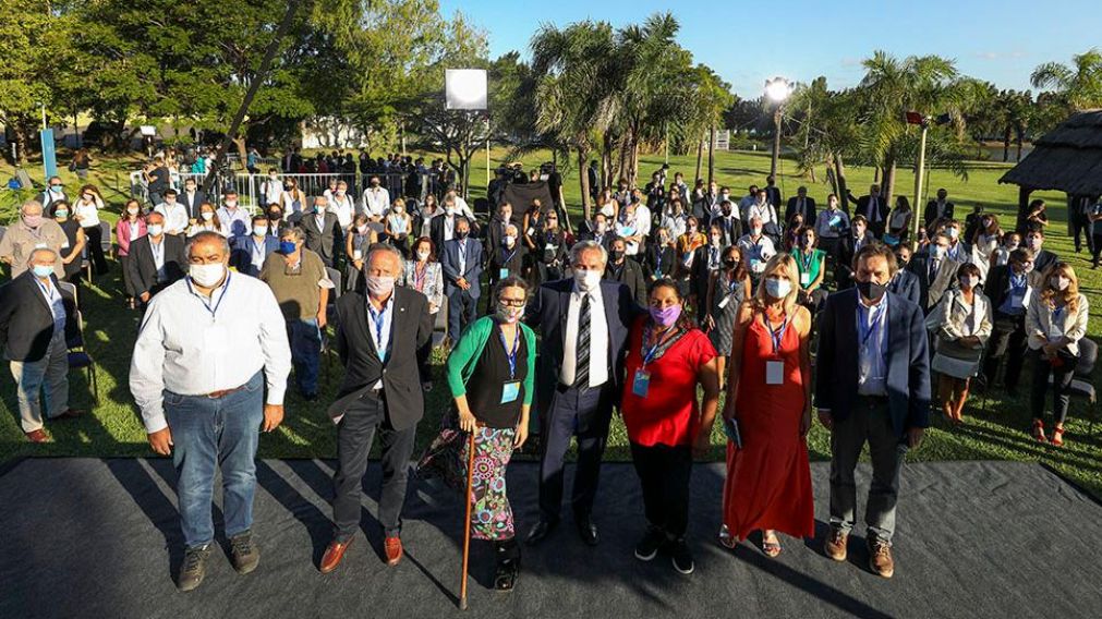 Alberto Fern�ndez: "La mejor idea es sentarse todos juntos".