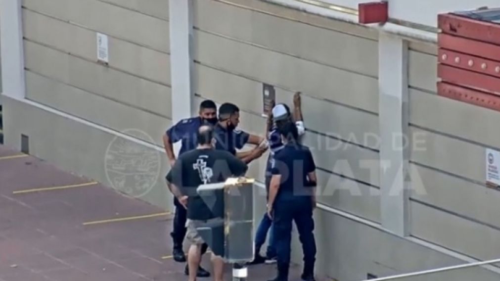 El momento de la detención quedó registrado en video (Municipio de La Plata).