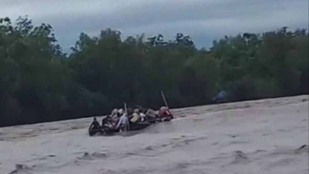 Hallan otro cuerpo y son dos los muertos por el accidente náutico de una barcaza en el río Bermejo.