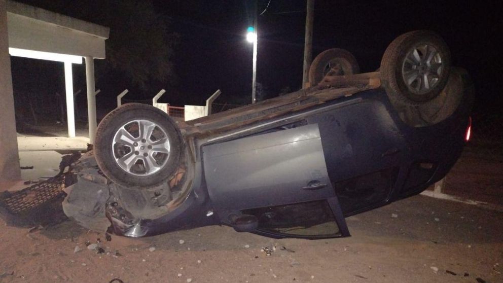 Conductor alcoholizado volcó cerca de Milagro, ciudad de La Rioja.