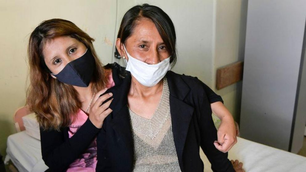 Norma y Yanina Colque, las hermanas felices tras recibir el alta médica (Gentileza Los Andes).