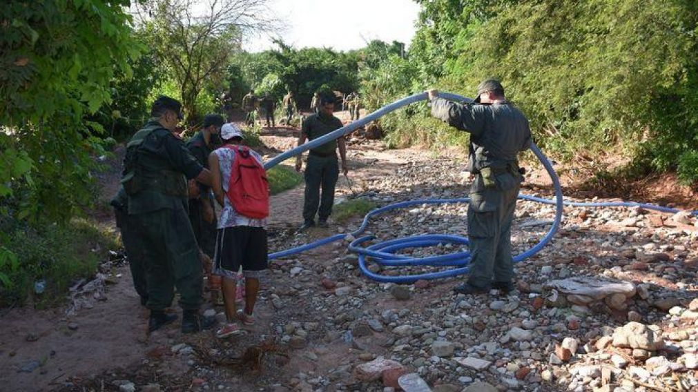 Los contrabandistas fueron atrapados por personal de Prefectura.
