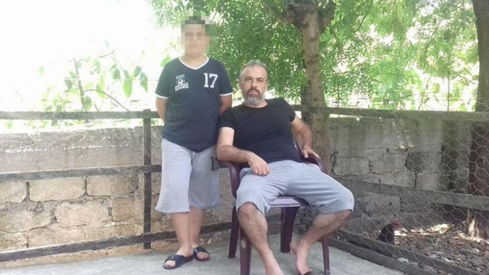 Yusuf A., de 42 años, le cortó el cuello a su hijo de 16 años para ofrecer su cuerpo al dios del Islam.