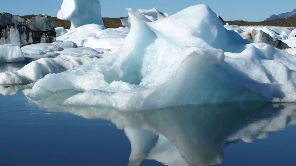 El aumento de la pérdida de hielo se origina por el calentamiento de la atmósfera y los océanos.
