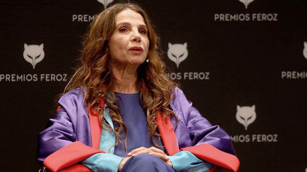 En la misma conferencia de prensa, Victoria Abril también había instado a los periodistas presentes a que se quiten los barbijos.
