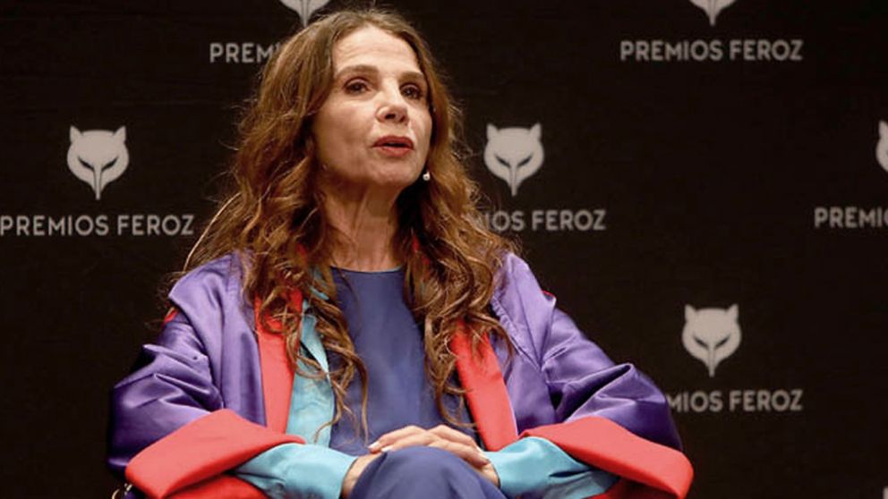 En la misma conferencia de prensa, Victoria Abril también había instado a los periodistas presentes a que se quiten los barbijos.