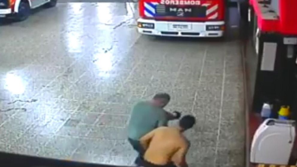 Enorme labor de los bomberos de Berazategui (Captura de video).