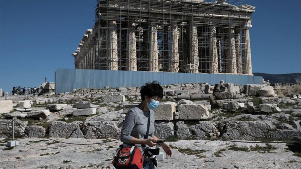 De los 50 casos positivos registrados en Grecia en las últimas horas, 27 eran importados.