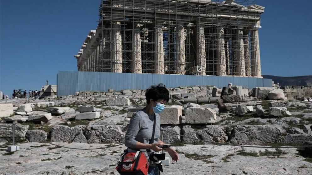 De los 50 casos positivos registrados en Grecia en las últimas horas, 27 eran importados.