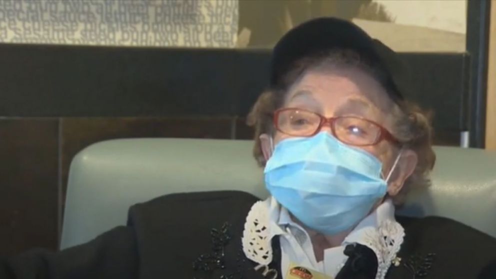 La anciana cumple 100 años y McDonalds le hace un tierno video. (Captura video)