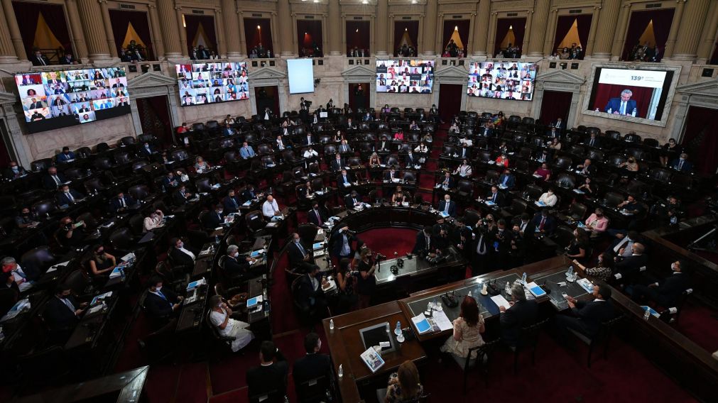 Durante la sesión se escucharon gritos en el Congreso.