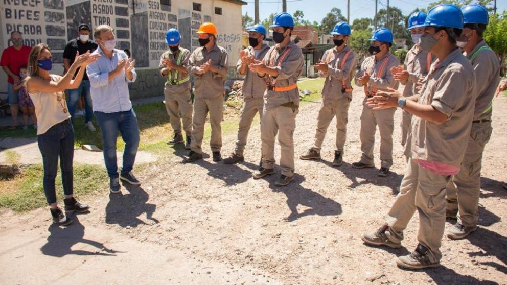 Malena Galmarini y Mariano Cascallares inauguraron una red de agua potable que beneficia a más de 9.000 vecinos y vecinas de Almirante Brown.