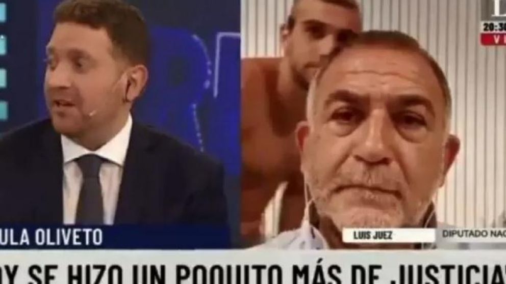 Martín Juez pasó frente a cámara después de recibirse de abogado.