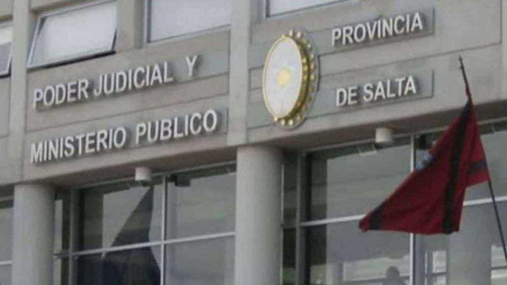 El profesor fue condenado por tocamientos indebidos en perjuicio de tres alumnas de un colegio secundario.