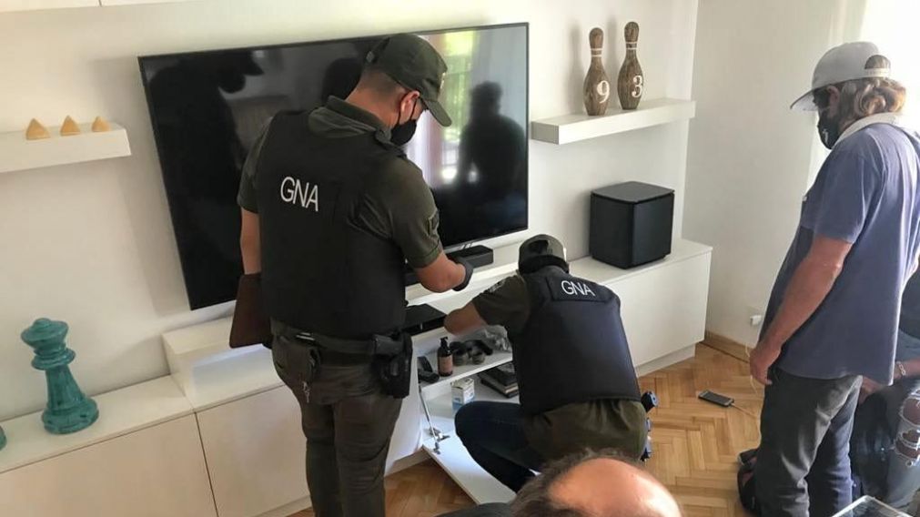 Cae farmac�utico con 32 frascos de "Popper".