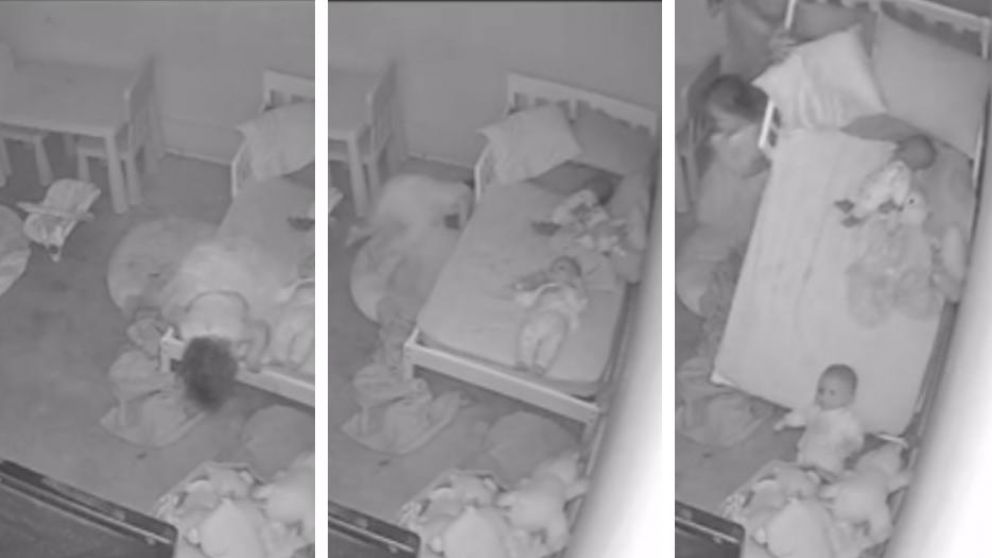 Así una beba era arrastrada por un fantasma y rescatado por su mamá. (Captura video)