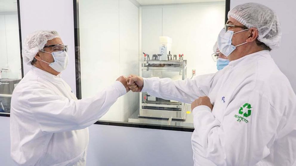 Alberto Fernández visitó el laboratorio mexicano que trabaja con Argentina en la vacuna.