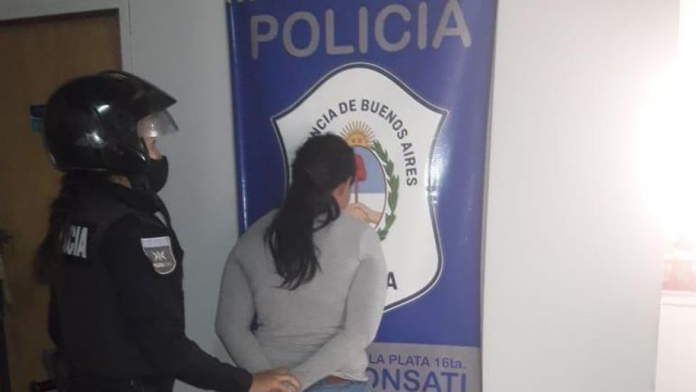 La policía encontró 16.200 pesos en poder de la acusada.