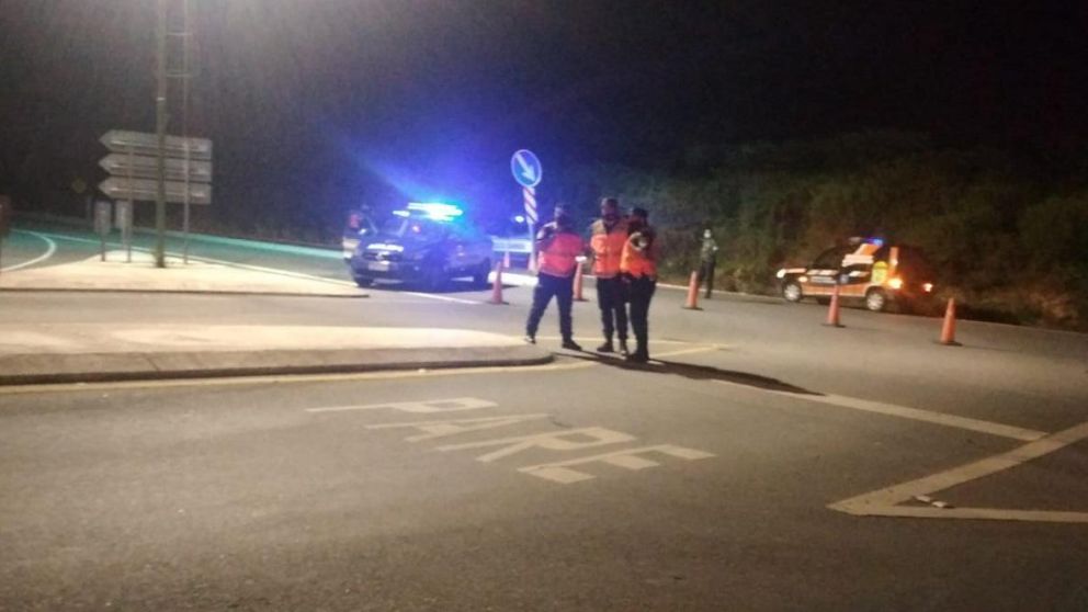 Durante la medianoche se montó un operativo en el ingreso al Camino del Cuadrado y hallaron el cuerpo (Gentileza Portal de Opinión).