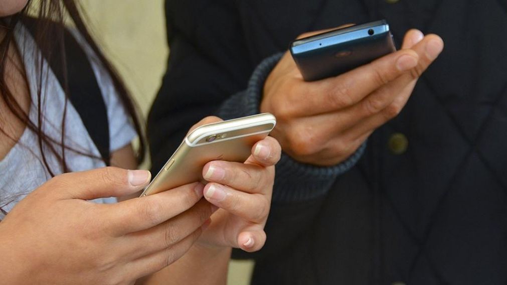 Avanza un acuerdo entre el Gobierno y las operadoras de telefonía móvil.