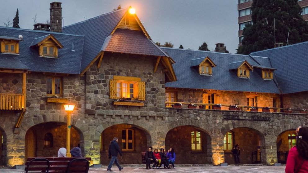 Los protocolos para viajes de egresados no lograron impedir los contagios (gentileza barilocheturismo.gob.ar)