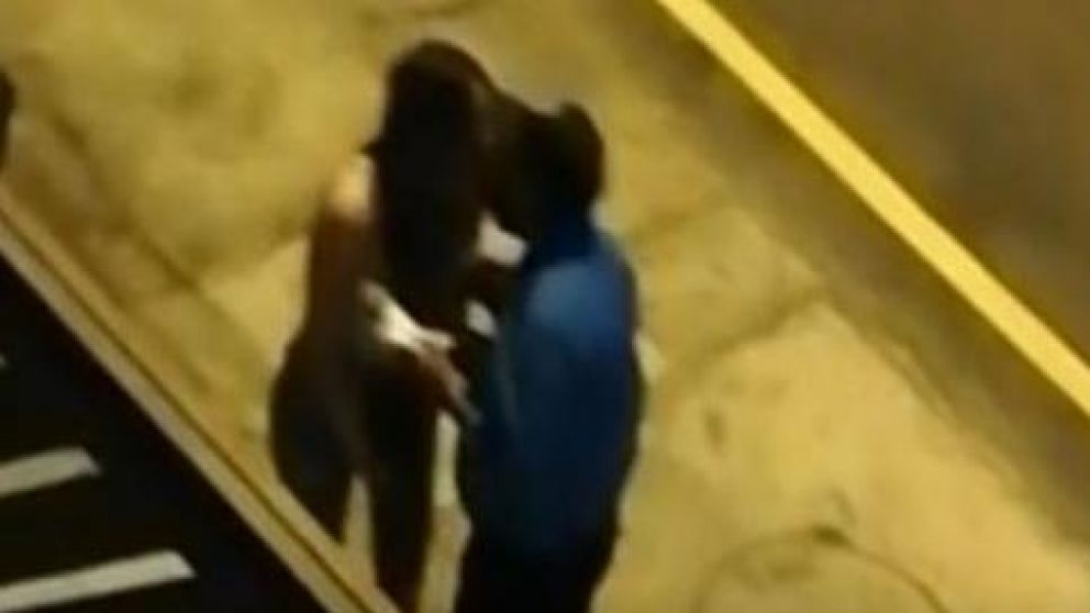 El hombre fue separado de su cargo por su acción (captura de pantalla)