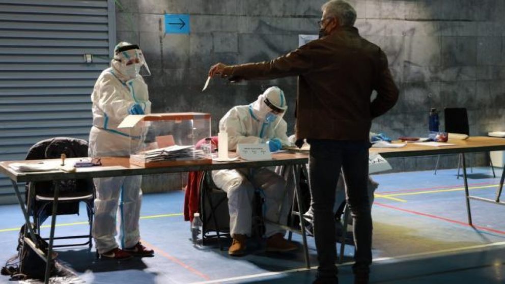 Cataluña: los socialistas tienen más votos y la izquierda, más bancas, según boca de urna.