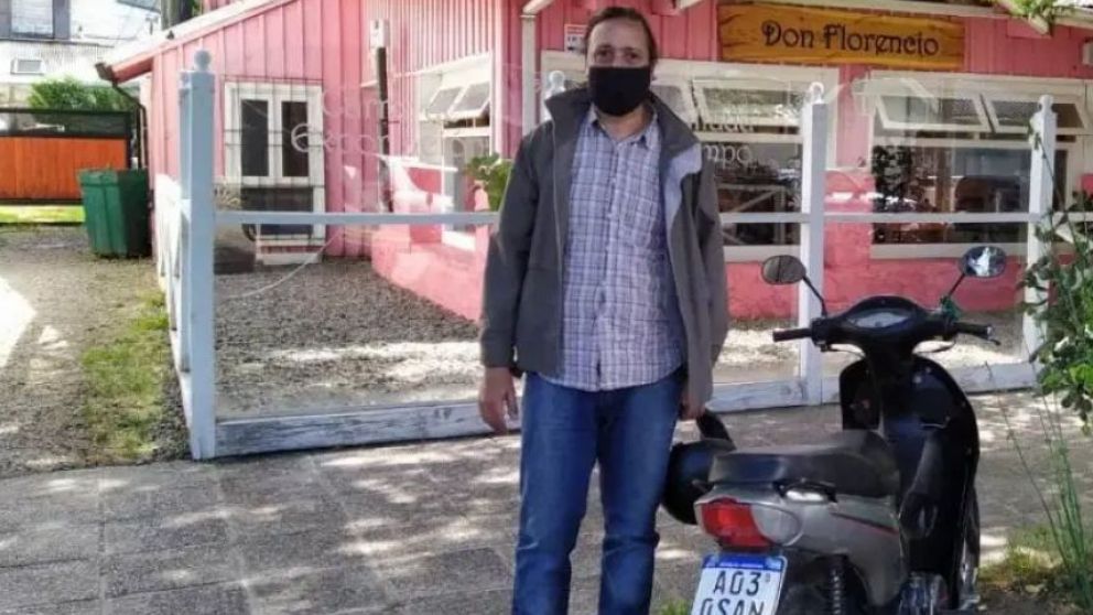 Walter Fortino todos los días realiza 28 kilómetros diarios, para ir y volver del trabajo (Gentileza noticiasnqn).