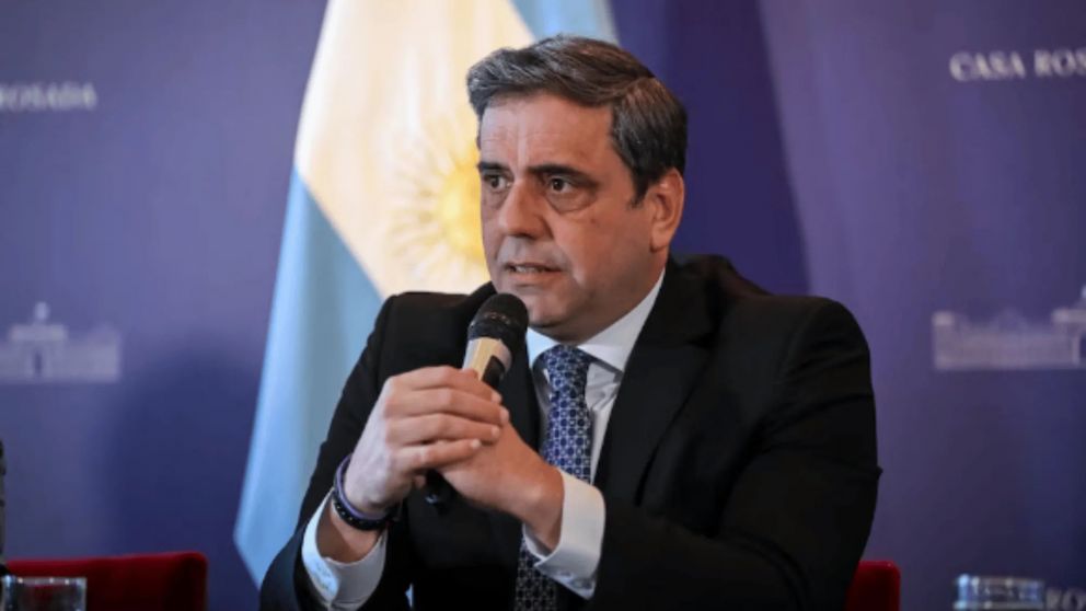 Lisandro Catalán renunció.