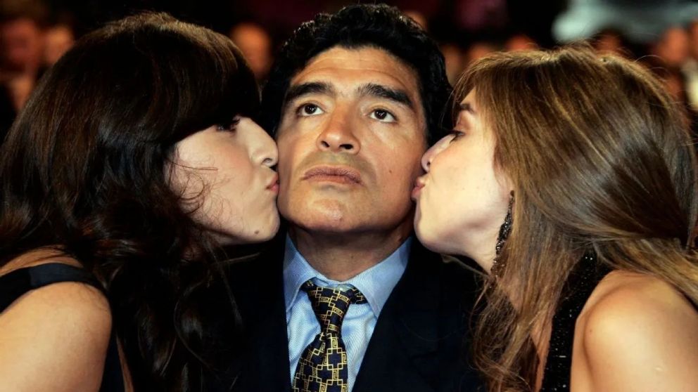 Las palabras de Dalma y Gianinna Maradona a Diego el día en que hubiera cumplido 65 años: "Mi papá era mi mejor amigo"