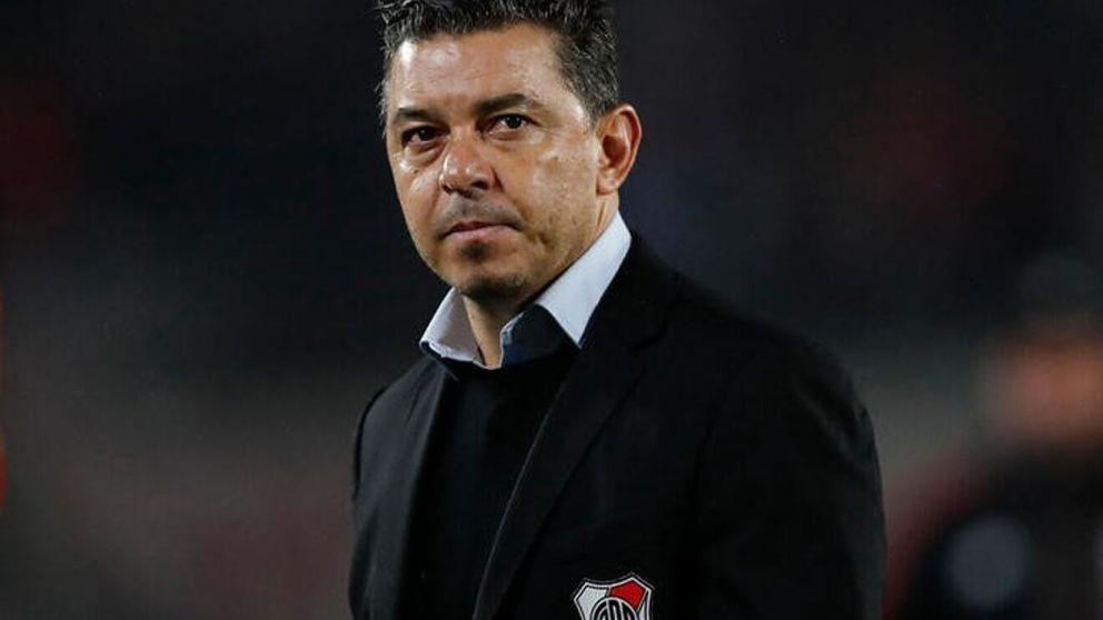 Tras la lesión de Pezzella, Gallardo suma un nuevo dolor de cabeza con los centrales para la Copa Libertadores