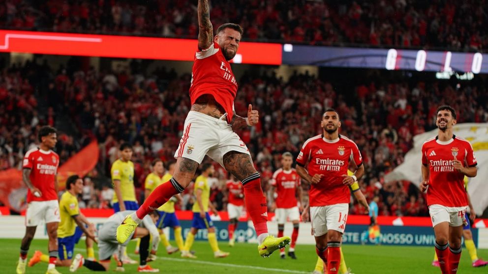Nicolás Otamendi festejó en la goleada de Benfica sobre Arouca en la liga de Portugal