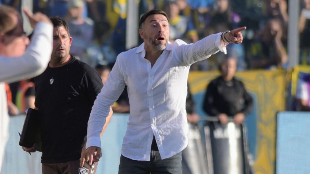 El Kily González, uno de los nombres que suena para ser DT de Boca en2026, lamentó su salida de Platense