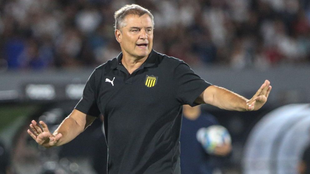 Diego Aguirre fue tajante ante los rumores que lo vinculan como entrenador de Boca para el 2026