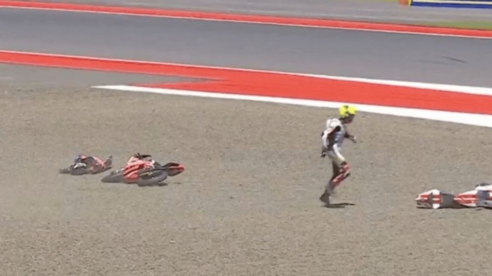 Valentín Perrone, al hospital: un rival lo embistió en la práctica del GP de Indonesia de Moto3