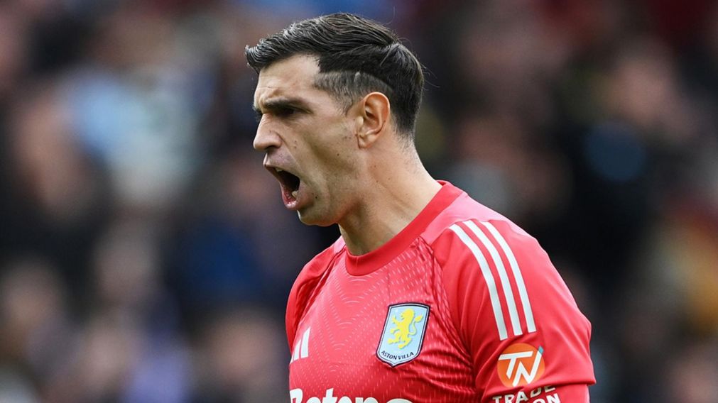 Alivio para Scaloni: Dibu Martínez volvió tras su lesión con un triunfo en el Aston Villa
