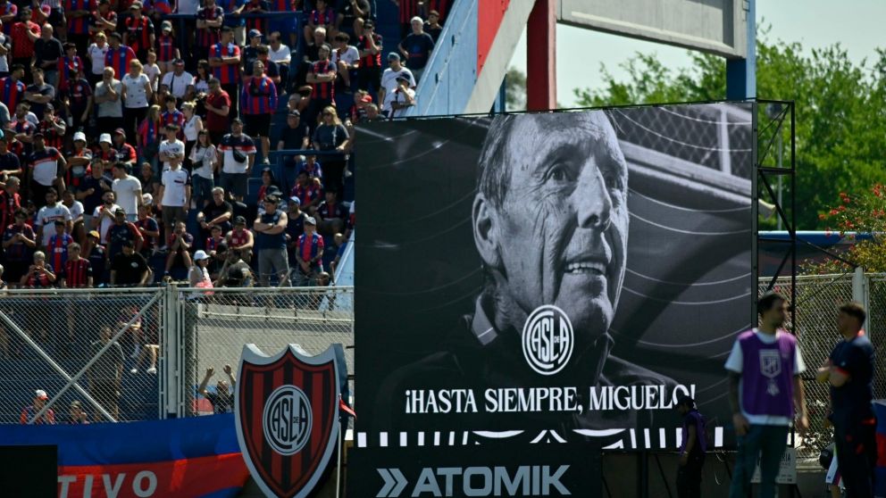 Tarde emocionante en el Nuevo Gasómetro: del homenaje para Miguel Ángel Russo a la ovación a Romagnoli
