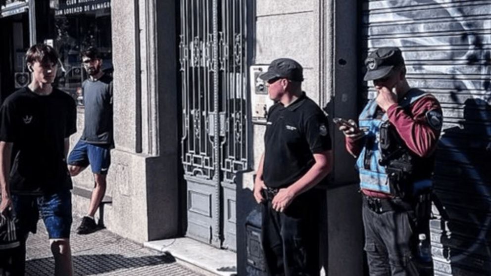 San Lorenzo es un caos: Marcelo Moretti reapareció en la sede y los hinchas lo recibieron con fuertes insultos