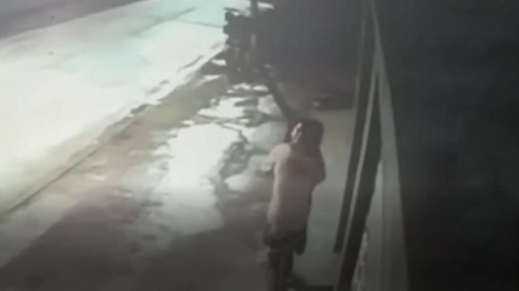 El momento en que Navarro apuñaló a su novio.