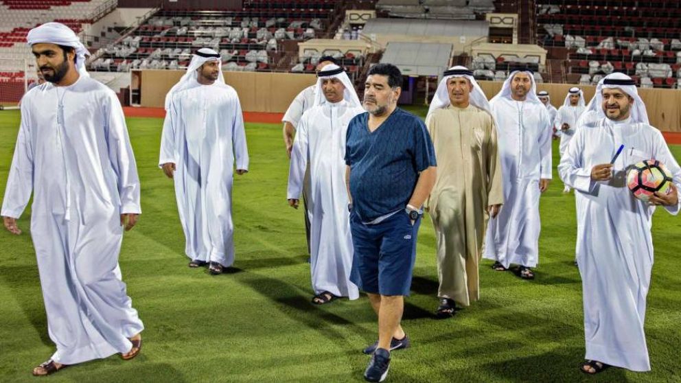 Maradona dirigi� a dos equipos en Dubai y fue embajador deportivo de Emiratos �rabes Unidos..