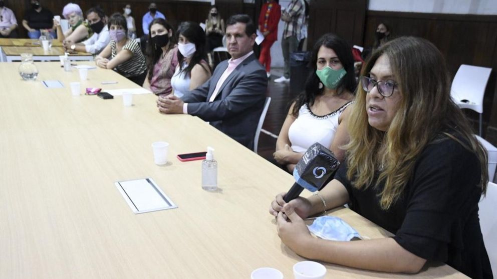 Anuncian plan estratégico para implementar cupo laboral para personas trans.