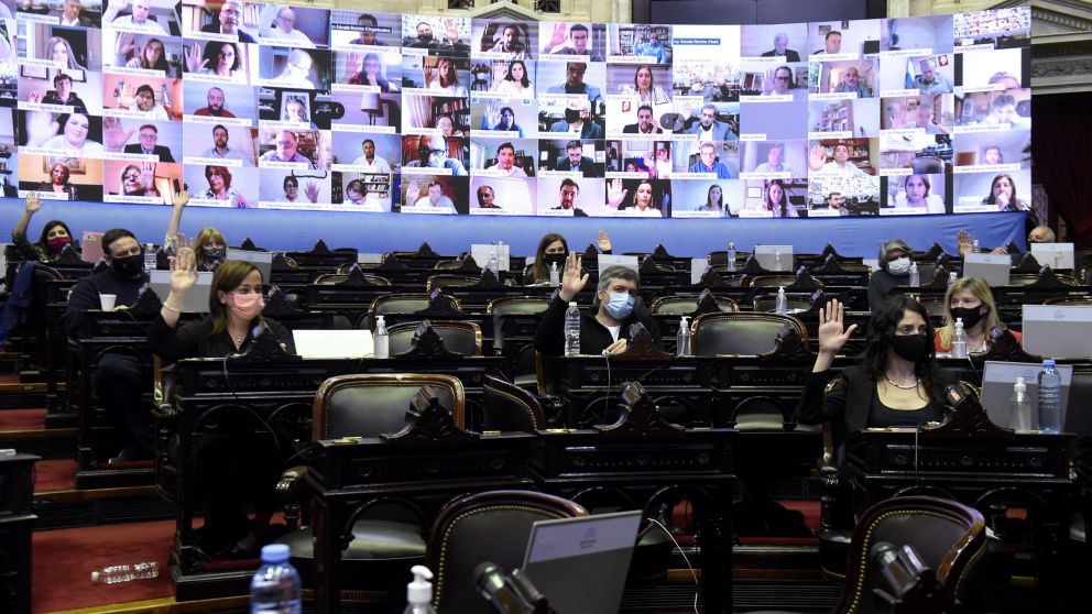 El oficialismo busca su mejor estrategia.