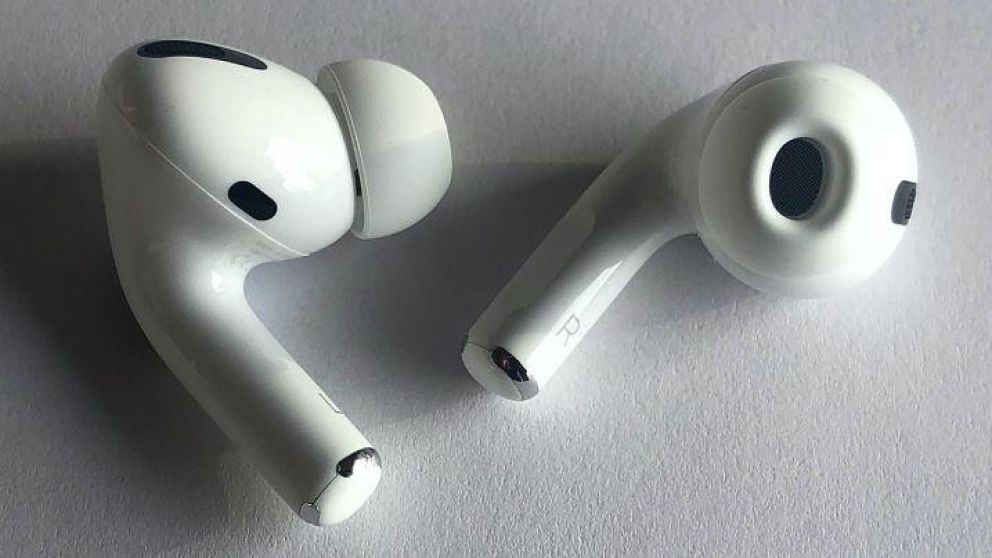 Un airpod le ingresó al hombre por el esófago, por lo que fue operado.