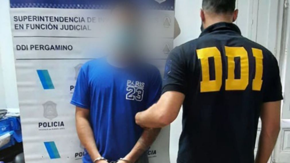 Este es uno de los bestiales torturadores de la pareja de novios.