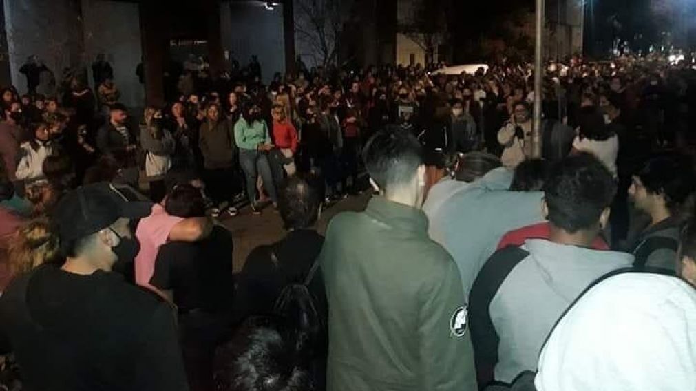 La manifestaci�n en reclamo del esclarecimiento del femicidio de �rsula Bahillo termin� en graves incidentes.